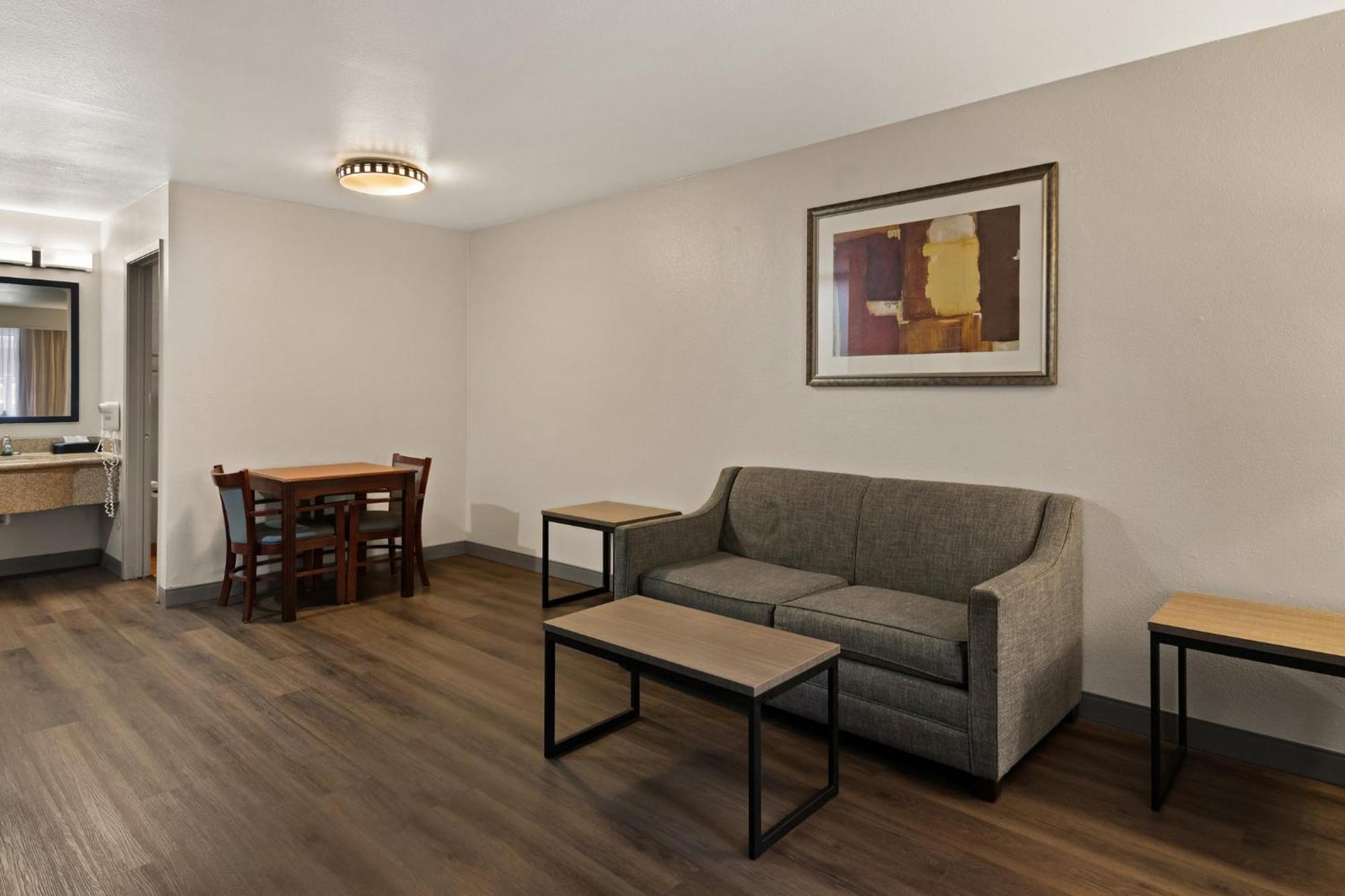 Red Roof Inn & Suites Irving - Dfw Airport South 외부 사진