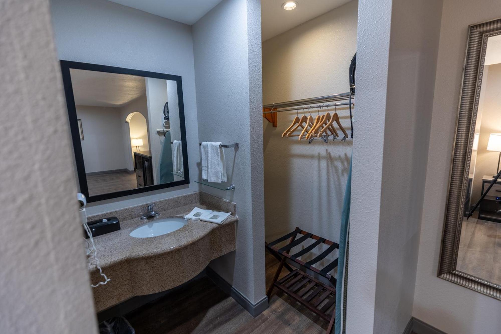 Red Roof Inn & Suites Irving - Dfw Airport South 외부 사진