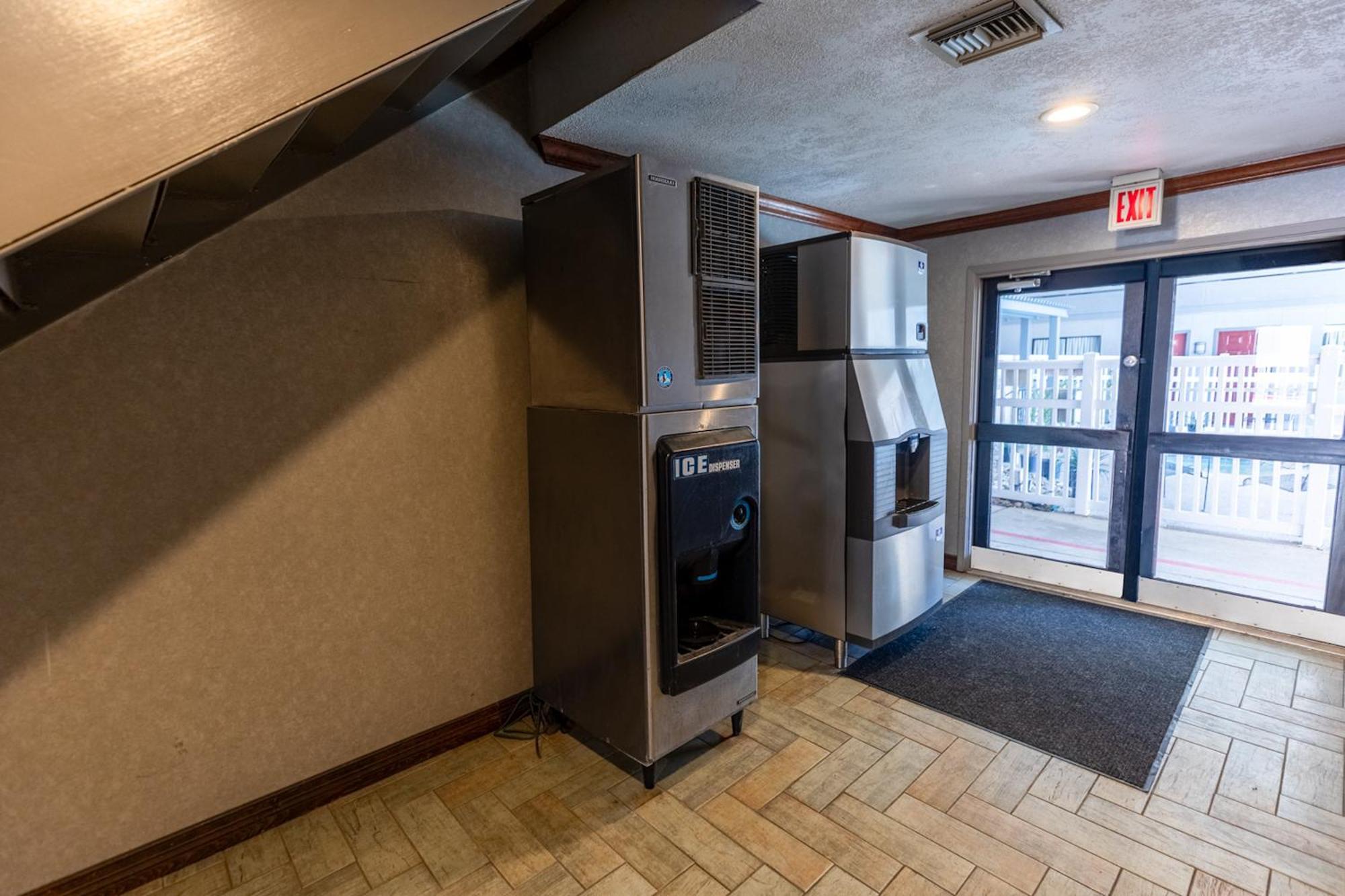 Red Roof Inn & Suites Irving - Dfw Airport South 외부 사진